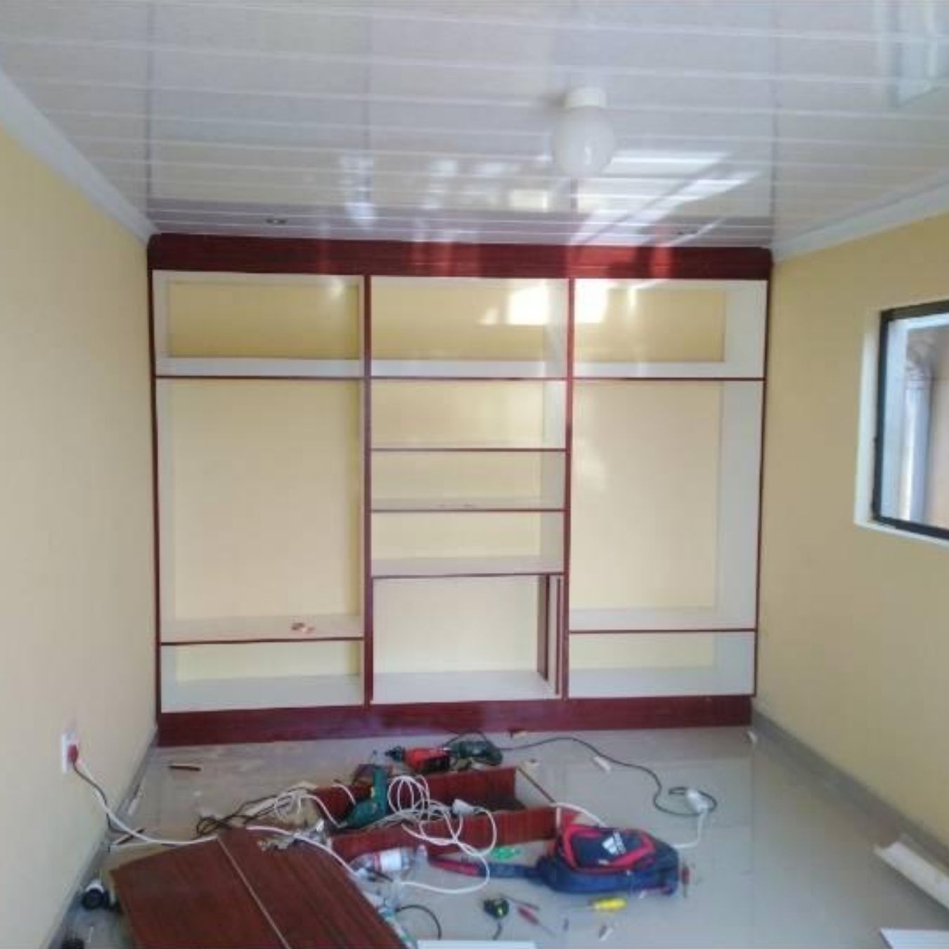 Mahogany-trimmed open wardrobe carcass installation